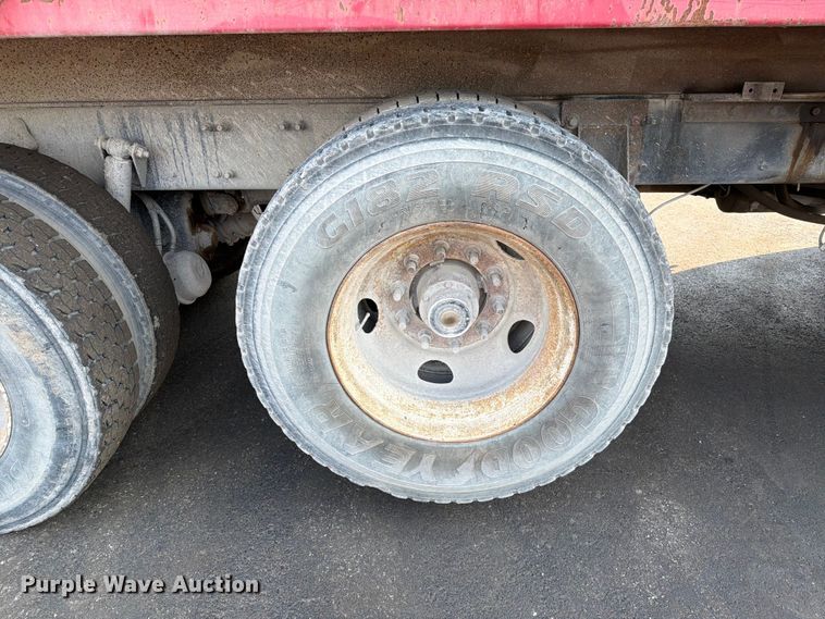 image for item EO8649 2006 Sterling Truck L9500 dump truck