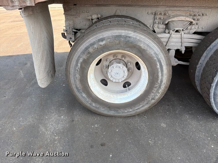 image for item EO8649 2006 Sterling Truck L9500 dump truck