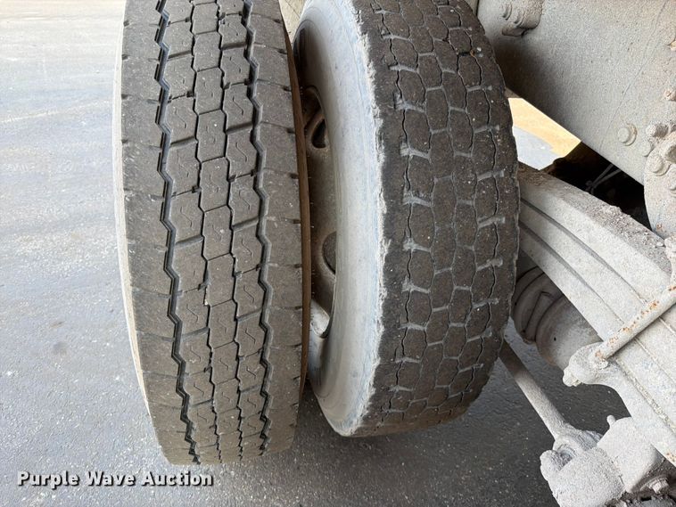 image for item EO8649 2006 Sterling Truck L9500 dump truck