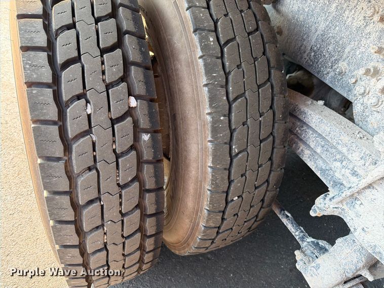 image for item EO8649 2006 Sterling Truck L9500 dump truck