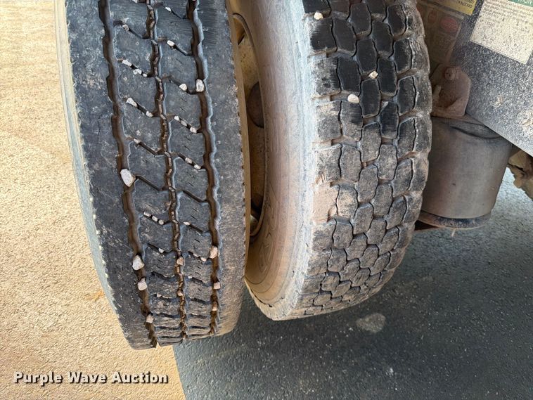 image for item EO8649 2006 Sterling Truck L9500 dump truck