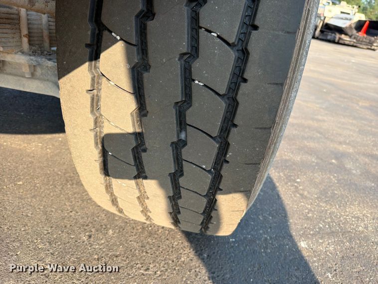 image for item EO8649 2006 Sterling Truck L9500 dump truck