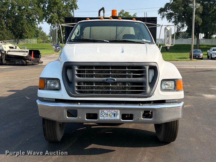 image for item EO8650 2001 Ford F650 Super Duty dump flatbed truck
