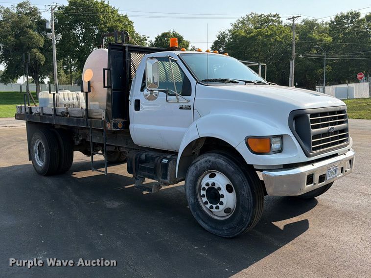 image for item EO8650 2001 Ford F650 Super Duty dump flatbed truck