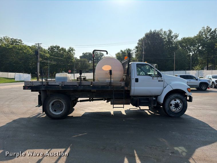 image for item EO8650 2001 Ford F650 Super Duty dump flatbed truck