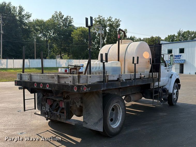 image for item EO8650 2001 Ford F650 Super Duty dump flatbed truck