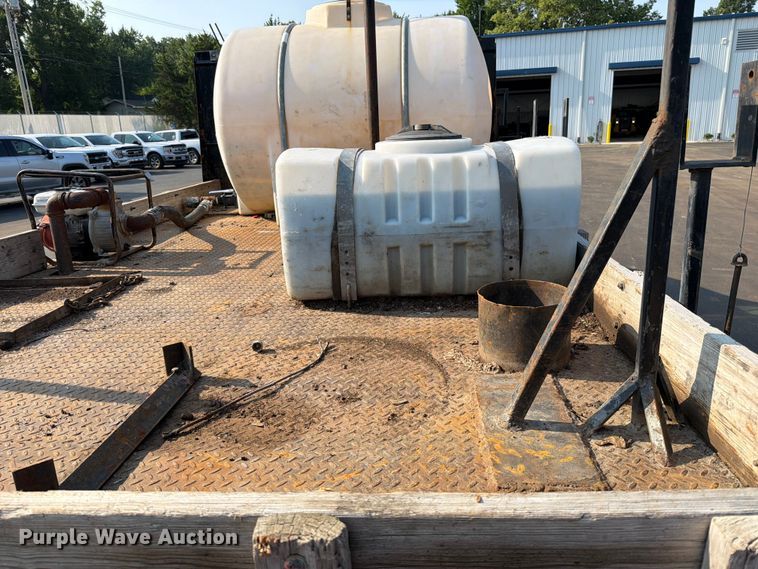 image for item EO8650 2001 Ford F650 Super Duty dump flatbed truck