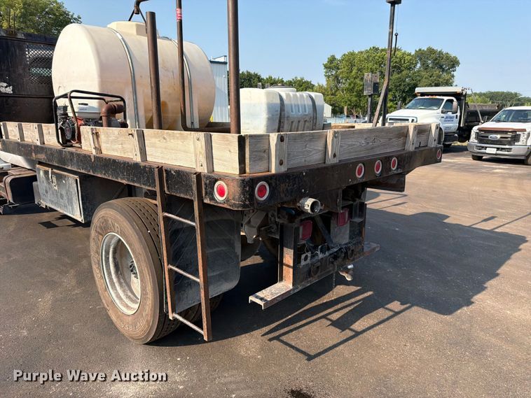 image for item EO8650 2001 Ford F650 Super Duty dump flatbed truck