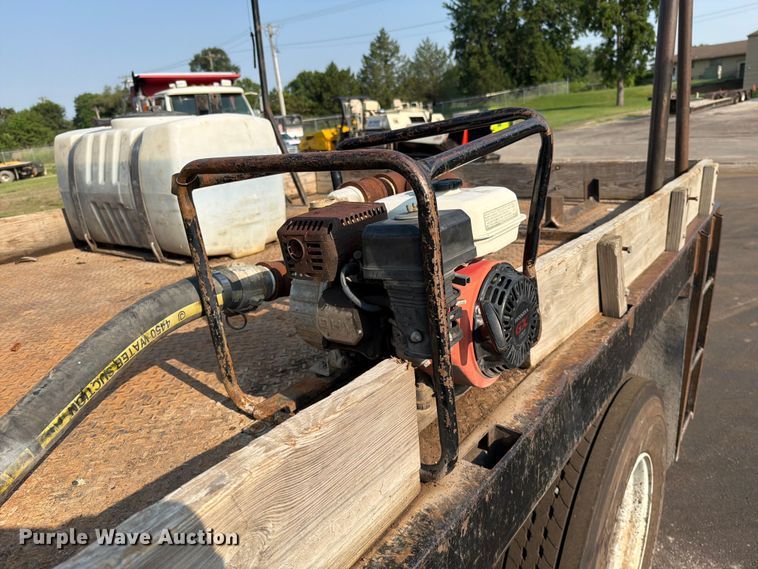 image for item EO8650 2001 Ford F650 Super Duty dump flatbed truck