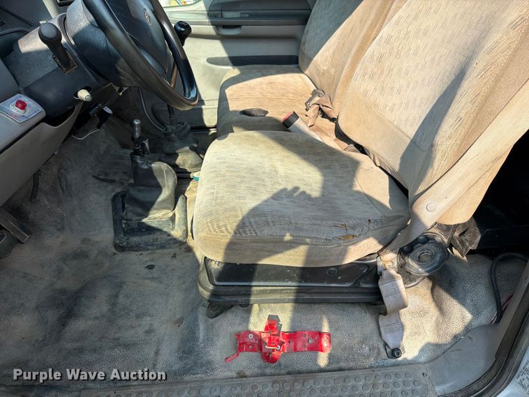 image for item EO8650 2001 Ford F650 Super Duty dump flatbed truck