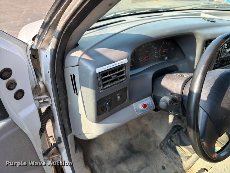 image for item EO8650 2001 Ford F650 Super Duty dump flatbed truck