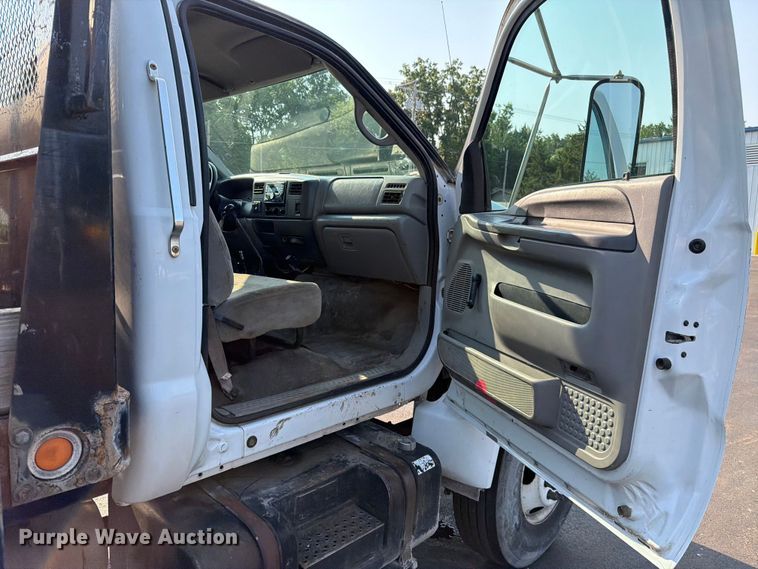 image for item EO8650 2001 Ford F650 Super Duty dump flatbed truck