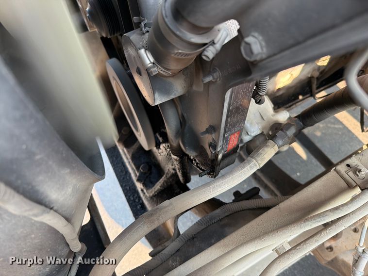 image for item EO8650 2001 Ford F650 Super Duty dump flatbed truck