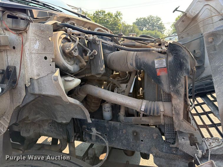image for item EO8650 2001 Ford F650 Super Duty dump flatbed truck