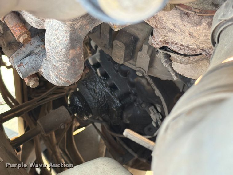 image for item EO8650 2001 Ford F650 Super Duty dump flatbed truck