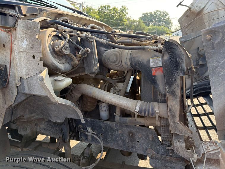 image for item EO8650 2001 Ford F650 Super Duty dump flatbed truck