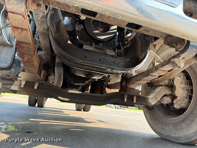 image for item EO8650 2001 Ford F650 Super Duty dump flatbed truck
