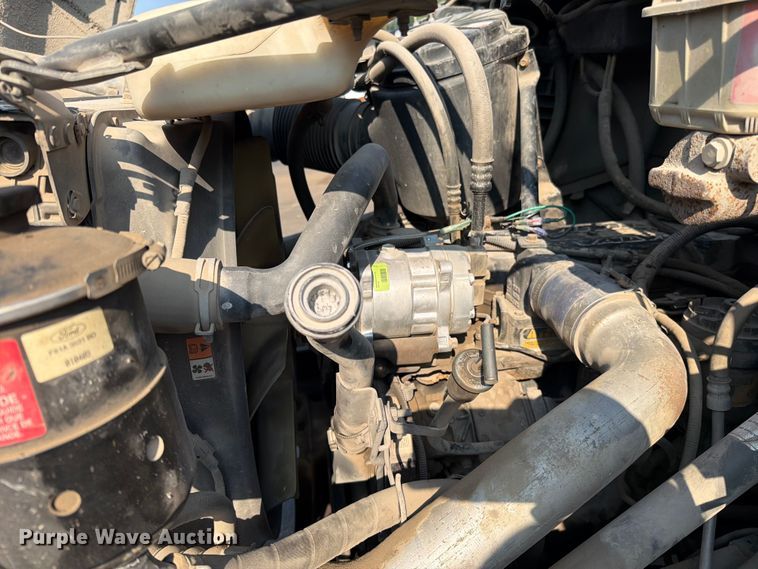 image for item EO8650 2001 Ford F650 Super Duty dump flatbed truck