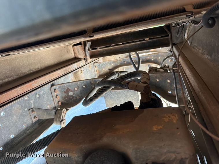 image for item EO8650 2001 Ford F650 Super Duty dump flatbed truck
