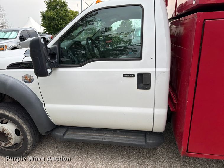 image for item EO8652 2011 Ford F550 chipper truck