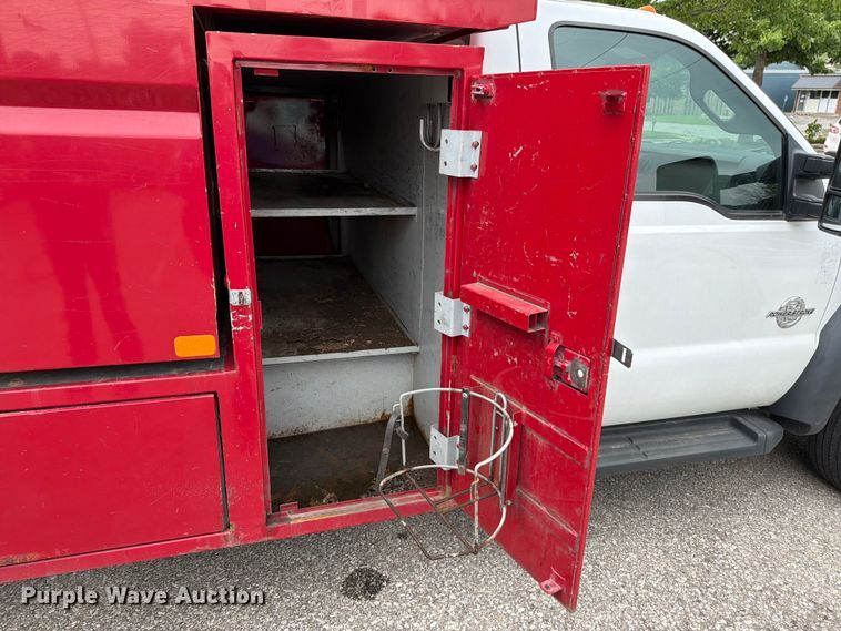 image for item EO8652 2011 Ford F550 chipper truck