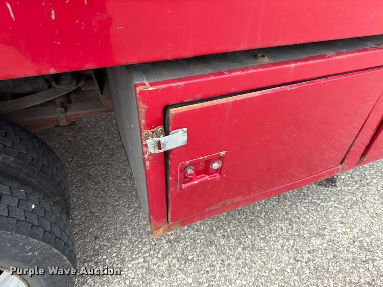 image for item EO8652 2011 Ford F550 chipper truck