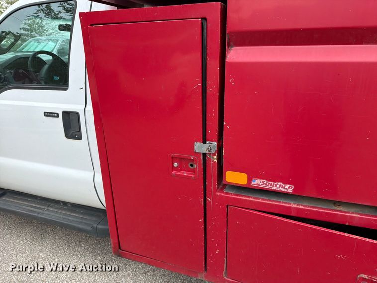 image for item EO8652 2011 Ford F550 chipper truck