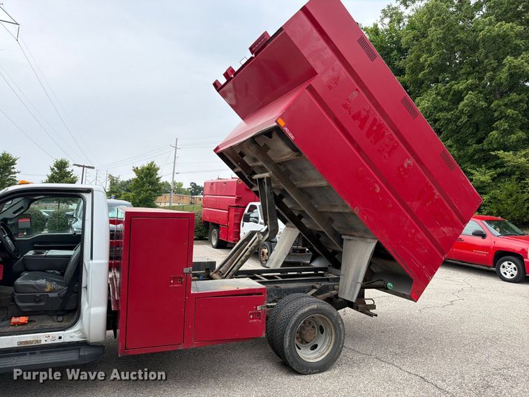 image for item EO8652 2011 Ford F550 chipper truck