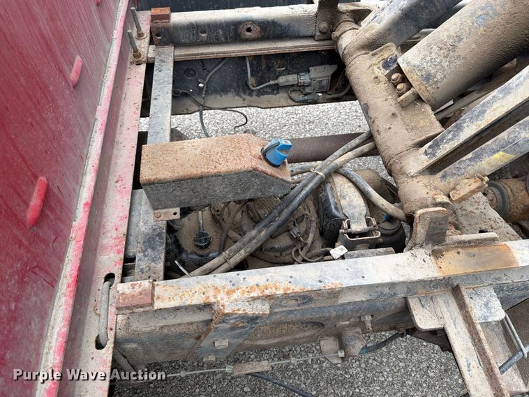 image for item EO8652 2011 Ford F550 chipper truck