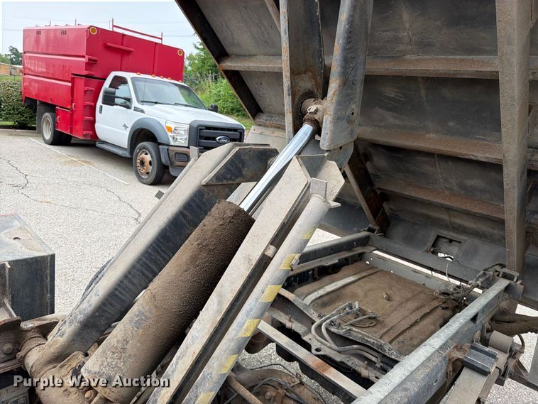image for item EO8652 2011 Ford F550 chipper truck