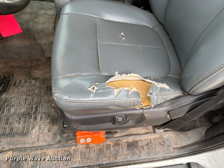 image for item EO8652 2011 Ford F550 chipper truck