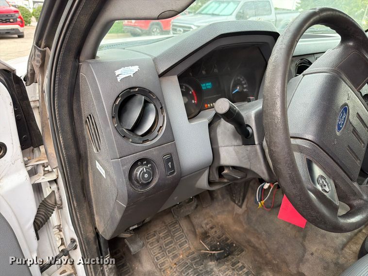 image for item EO8652 2011 Ford F550 chipper truck
