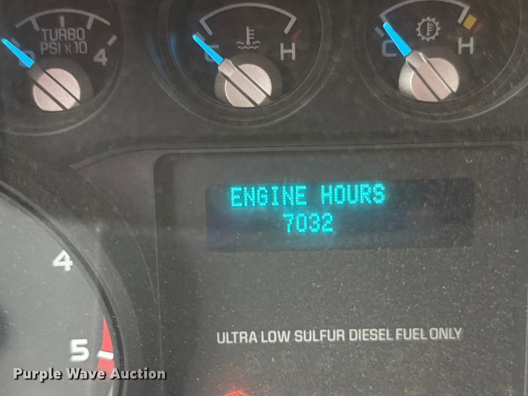 image for item EO8652 2011 Ford F550 chipper truck