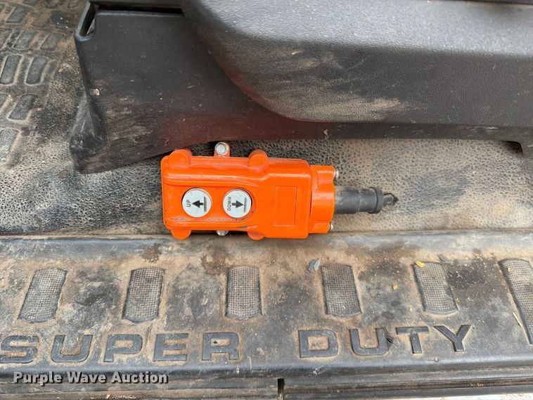 image for item EO8652 2011 Ford F550 chipper truck