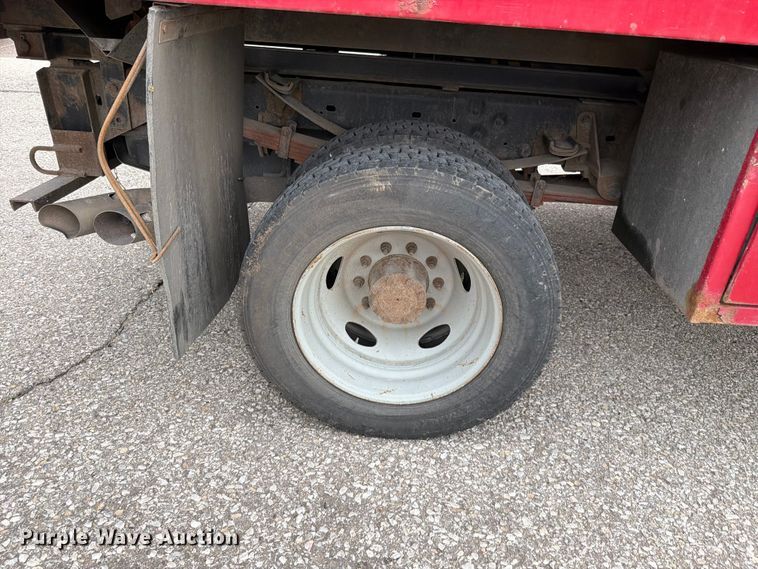 image for item EO8652 2011 Ford F550 chipper truck