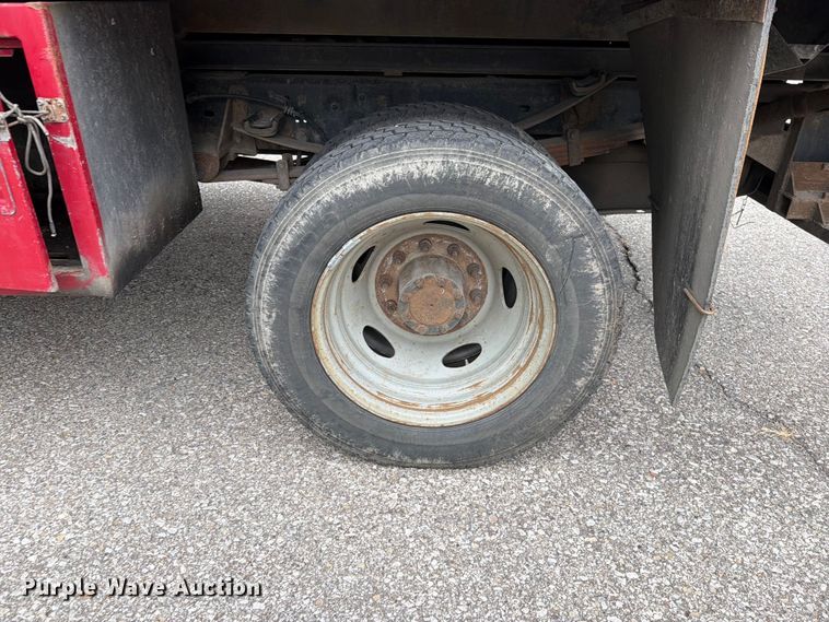 image for item EO8652 2011 Ford F550 chipper truck