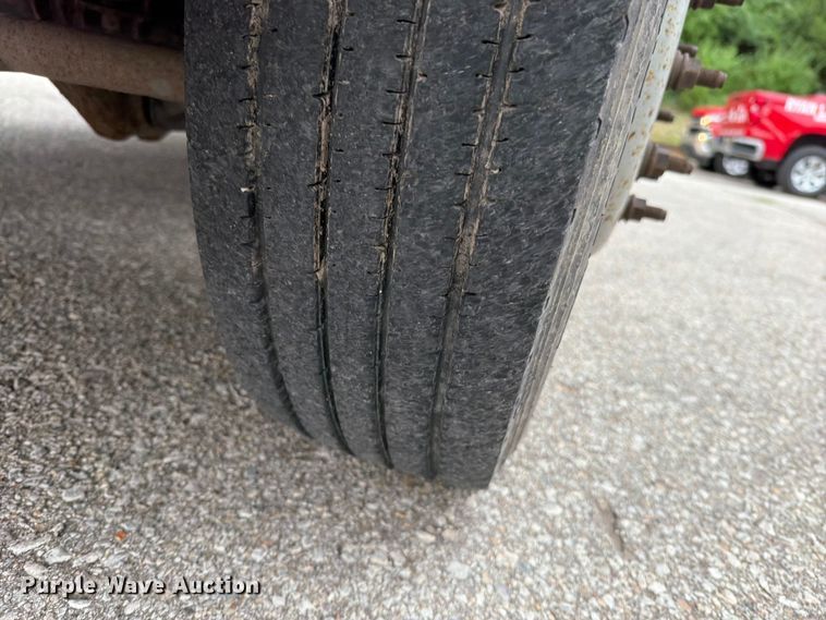 image for item EO8652 2011 Ford F550 chipper truck