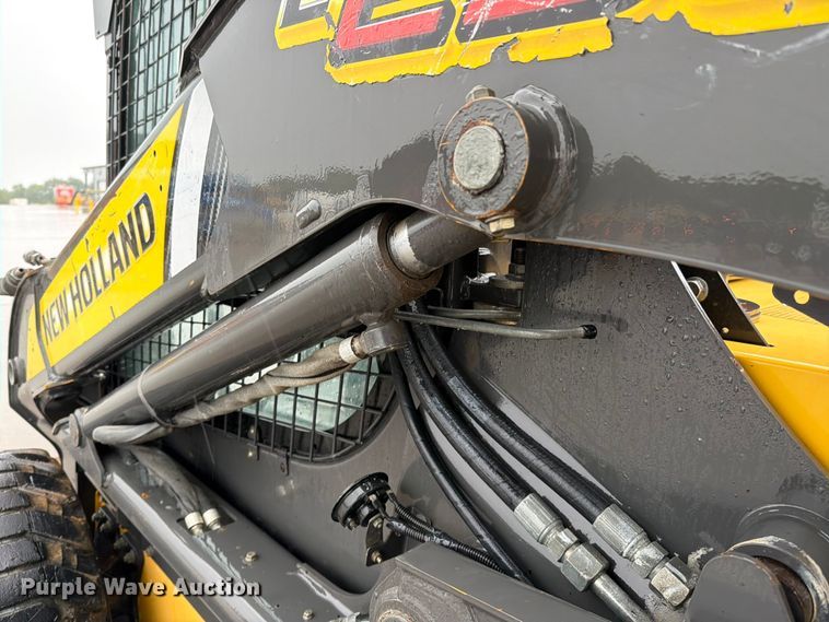 image for item EO8654 2012 New Holland L230 skid steer loader