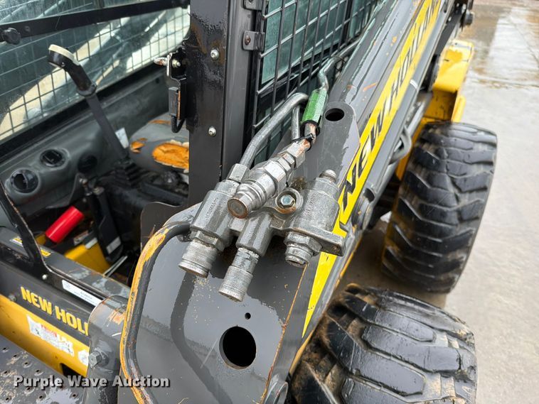 image for item EO8654 2012 New Holland L230 skid steer loader