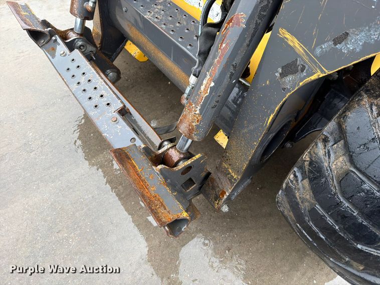 image for item EO8654 2012 New Holland L230 skid steer loader