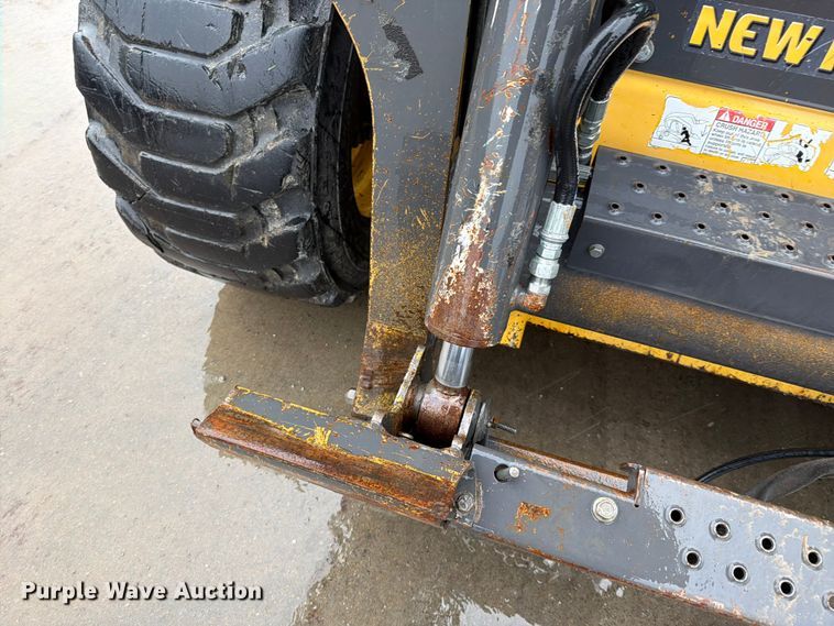image for item EO8654 2012 New Holland L230 skid steer loader