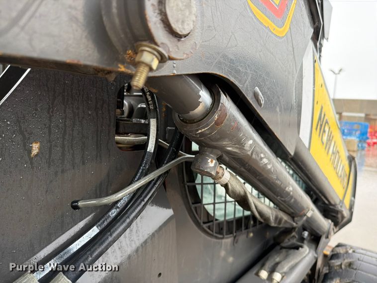 image for item EO8654 2012 New Holland L230 skid steer loader