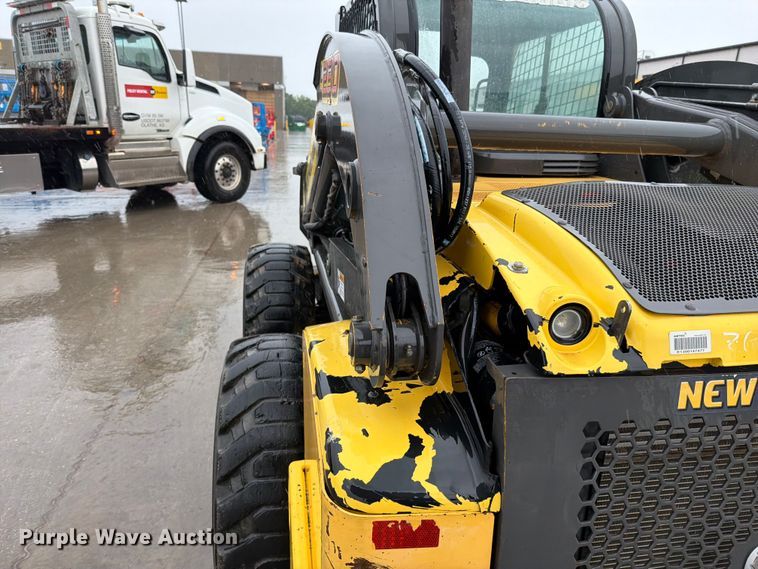 image for item EO8654 2012 New Holland L230 skid steer loader