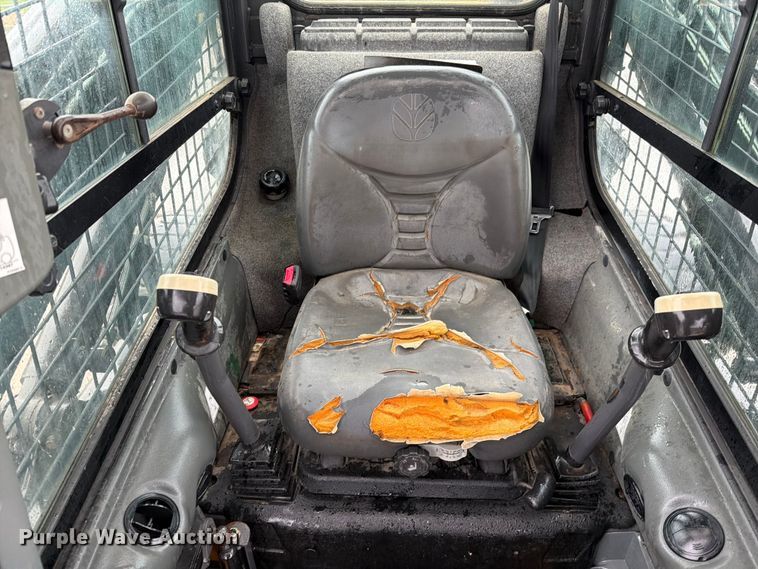 image for item EO8654 2012 New Holland L230 skid steer loader
