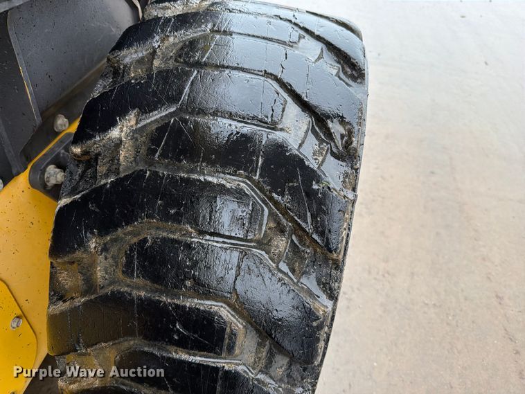 image for item EO8654 2012 New Holland L230 skid steer loader