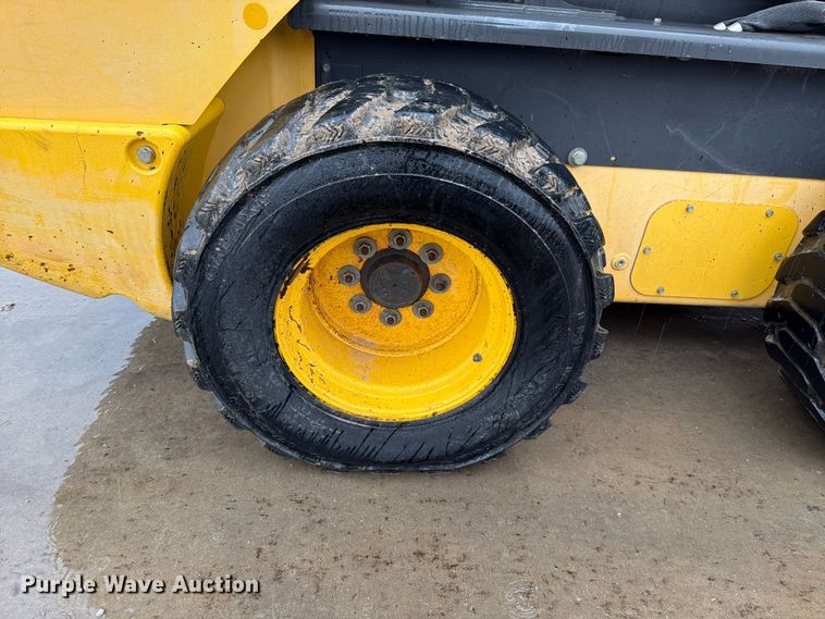 image for item EO8654 2012 New Holland L230 skid steer loader