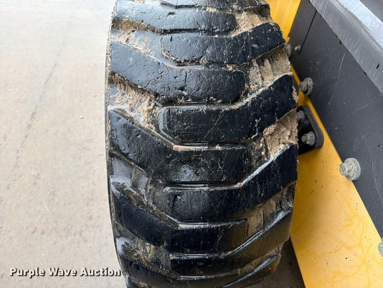 image for item EO8654 2012 New Holland L230 skid steer loader