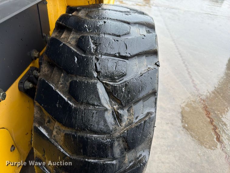 image for item EO8654 2012 New Holland L230 skid steer loader