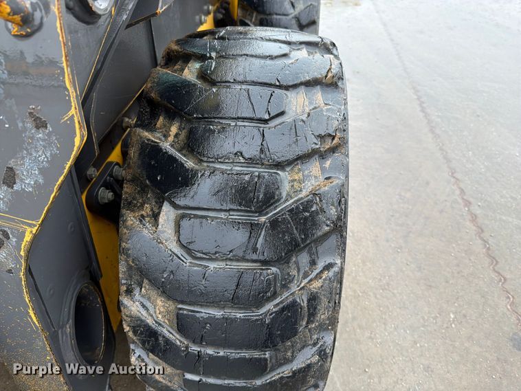 image for item EO8654 2012 New Holland L230 skid steer loader