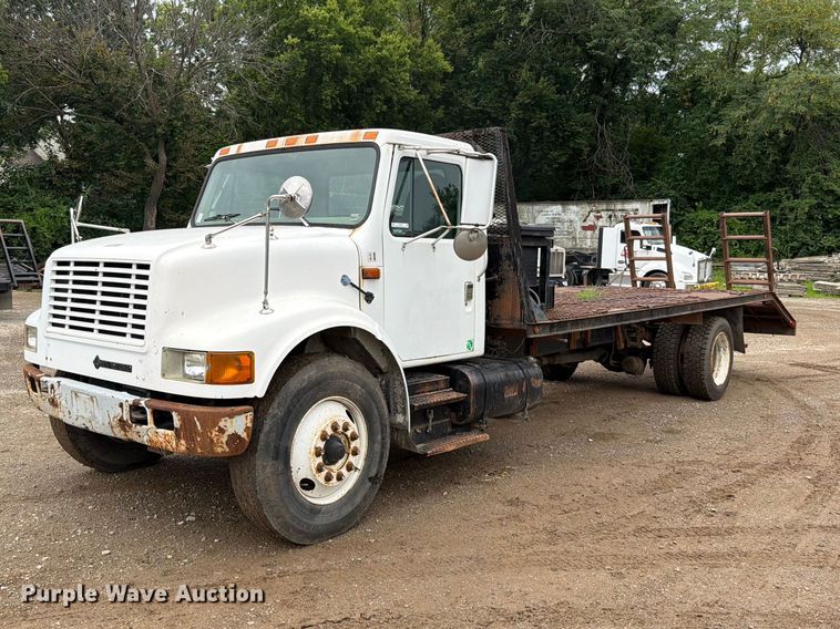 1996 International 4900 flatbed truck